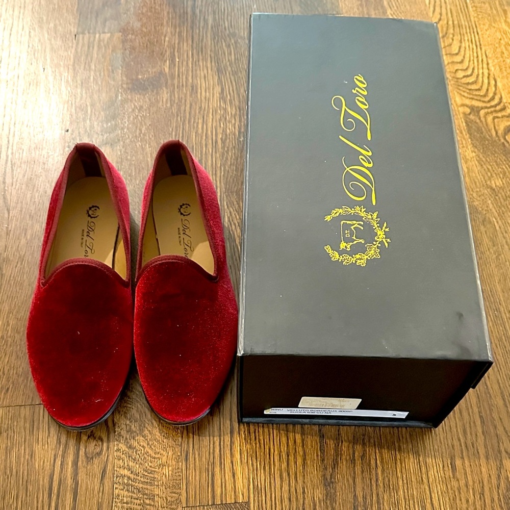Del Toro Velvet Slippers size 8 (Bordeaux color)